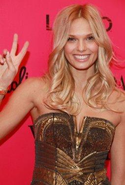  Victoria's Secret'in yeni meleği Katsia Damankova - Resim 10