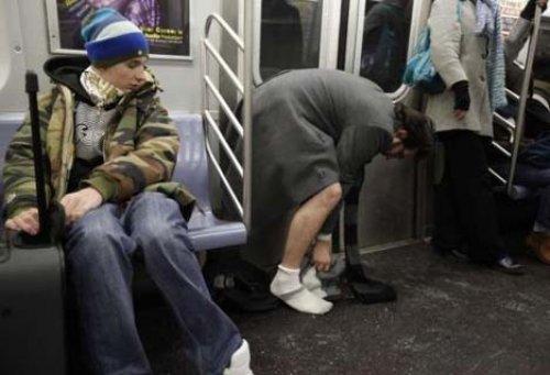 Metroda Pantolonsuz Yolculuk eyleminden kareler