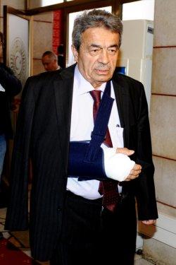 Kamer Genç kolunu kırdı - Resim 2