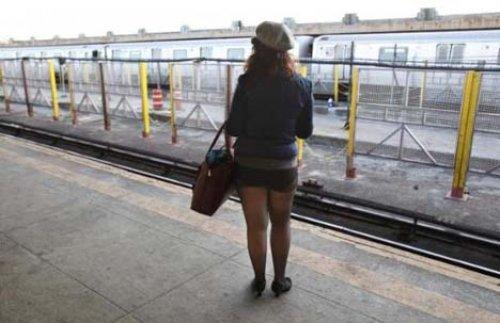 Metroda Pantolonsuz Yolculuk eyleminden kareler