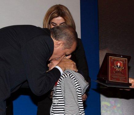 Erdoğan Uludere Kaymakamı'na ödül verdi