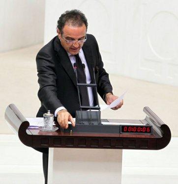 Sırrı Sakık Meclis kürsüsüne mermi bıraktı - Resim 1