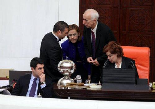 Sırrı Sakık Meclis kürsüsüne mermi bıraktı - Resim 6