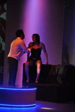 Tartışılan oyun Yaklaştıkça sahnede