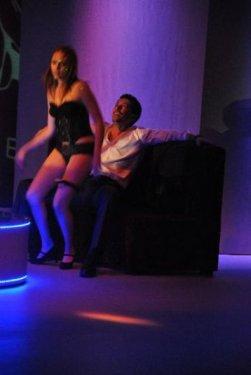 Tartışılan oyun Yaklaştıkça sahnede