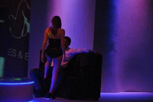 Tartışılan oyun Yaklaştıkça sahnede