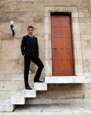 Hakan Şükür TBMM'nin bahşesinde top sektirdi