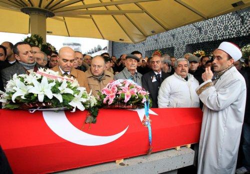 Aslı Nemutlu son yolculuğuna uğurlandı - Resim 3