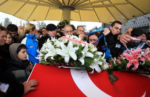Aslı Nemutlu son yolculuğuna uğurlandı - Resim 6