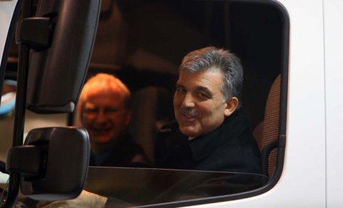 Gül kamyon direksiyonuna geçti