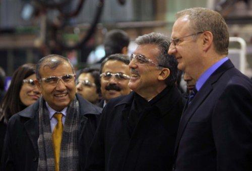 Gül kamyon direksiyonuna geçti