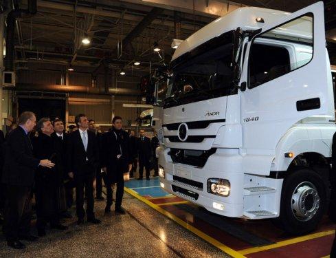 Gül kamyon direksiyonuna geçti