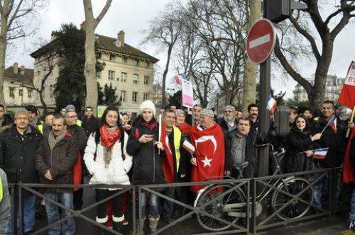 Türkler'den Paris'te gövde gösterisi - Resim 2