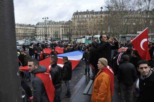 Türkler'den Paris'te gövde gösterisi - Resim 6