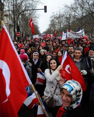 Türkler'den Paris'te gövde gösterisi - Resim 9