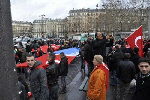 Türkler'den Paris'te gövde gösterisi - Resim 8