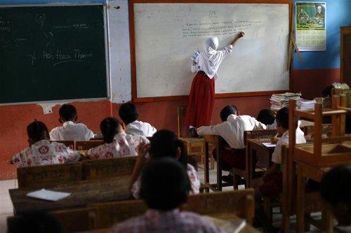 Ölüm köprüsünden geçip okula gidiyorlar - Resim 8