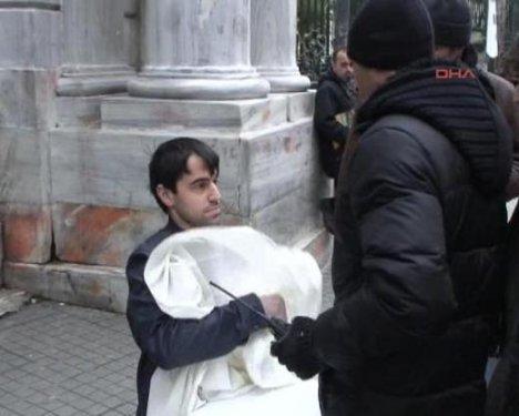 Polisi alarma geçiren tek kişilik eylem - Resim 1