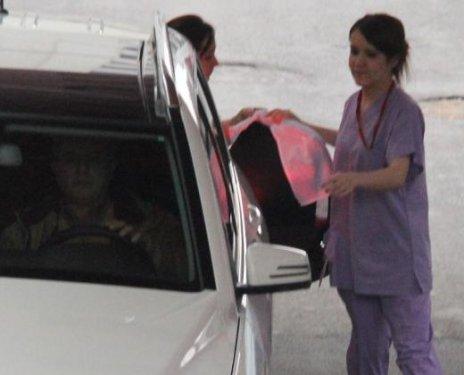 Tuba Büyüküstün böyle taburcu oldu - Resim 9