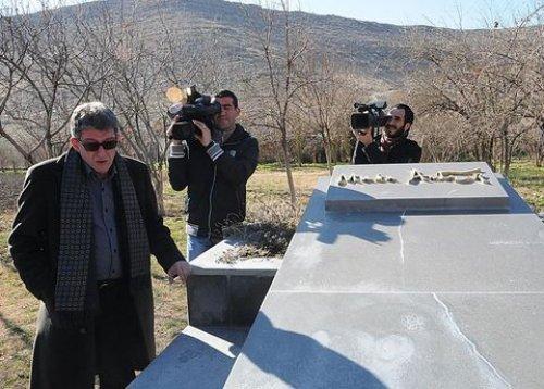 Başbakan'ın özel izniyle 21 yıl sonra babasının mezarında - Resim 8