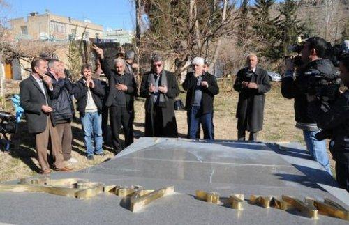 Başbakan'ın özel izniyle 21 yıl sonra babasının mezarında - Resim 2