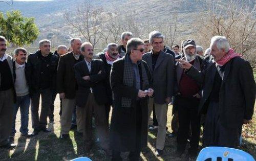 Başbakan'ın özel izniyle 21 yıl sonra babasının mezarında - Resim 13