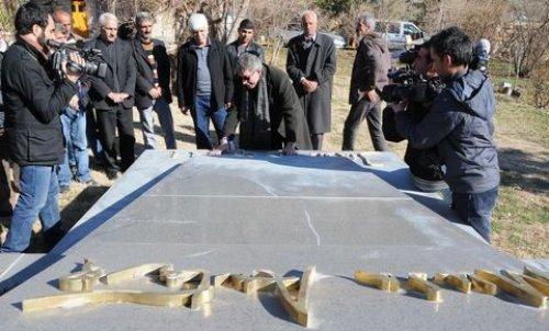 Başbakan'ın özel izniyle 21 yıl sonra babasının mezarında - Resim 9