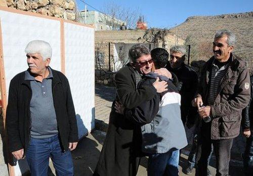 Başbakan'ın özel izniyle 21 yıl sonra babasının mezarında - Resim 10