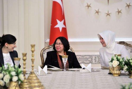 Hayrünnisa Gül büyükelçi eşleriyle bir araya geldi - Resim 9