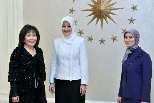 Hayrünnisa Gül büyükelçi eşleriyle bir araya geldi - Resim 11