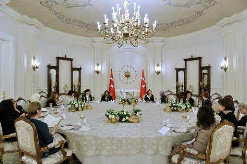 Hayrünnisa Gül büyükelçi eşleriyle bir araya geldi - Resim 18