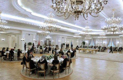 Hayrünnisa Gül büyükelçi eşleriyle bir araya geldi - Resim 1