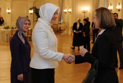 Hayrünnisa Gül büyükelçi eşleriyle bir araya geldi - Resim 16