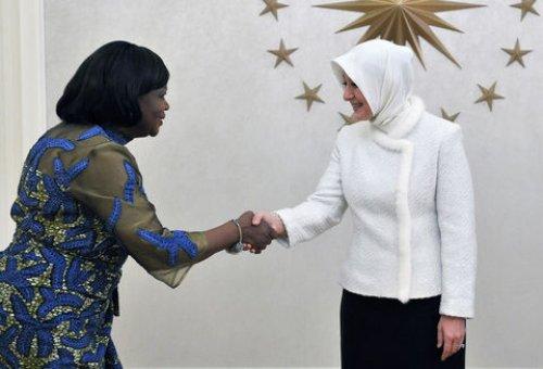 Hayrünnisa Gül büyükelçi eşleriyle bir araya geldi - Resim 17