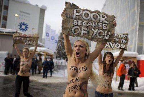 FEMEN bu defa Davos’ta soyundu - Resim 11