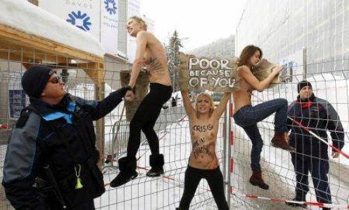 FEMEN bu defa Davos’ta soyundu - Resim 1