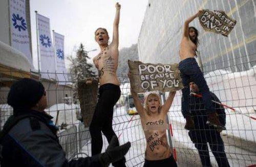 FEMEN bu defa Davos’ta soyundu - Resim 9