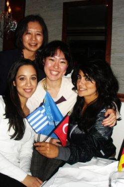 Rabia Kazan'dan dekolteli poz