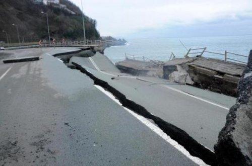 Karadeniz otoyolu yine çöktü  - Resim 7