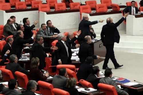 Meclis Genel Kurulu'nda gergin anlar