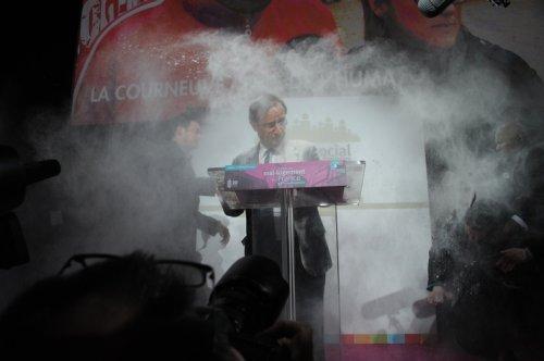 Sarkozy'nin rakibine unlu saldırı 