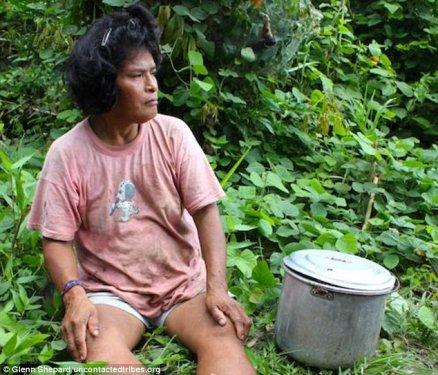 Yerli kabile ilk kez bu kadar yakında görüntülendi