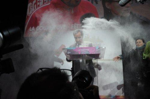 Sarkozy'nin rakibine unlu saldırı 