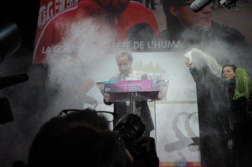 Sarkozy'nin rakibine unlu saldırı 