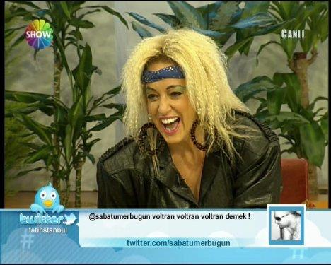 Saba Tümer 80'lere geri döndü