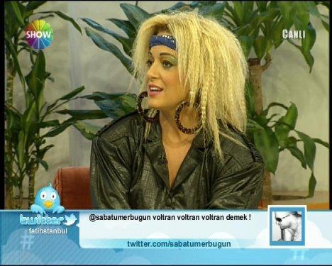 Saba Tümer 80'lere geri döndü