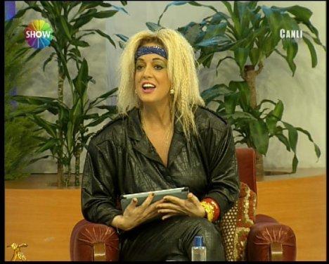 Saba Tümer 80'lere geri döndü