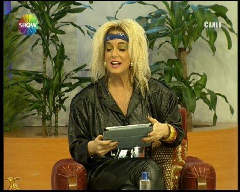 Saba Tümer 80'lere geri döndü