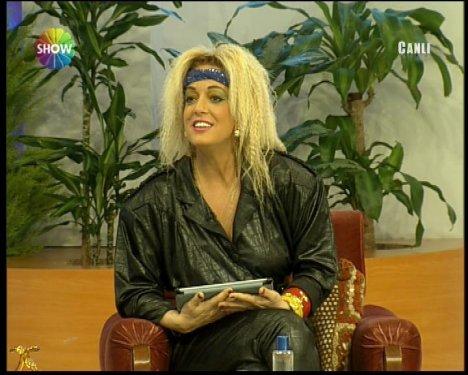 Saba Tümer 80'lere geri döndü