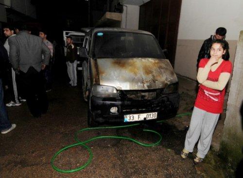 Mersin'de 10 araç kundaklandı - Resim 4